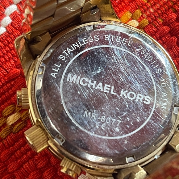 Michael Kors MK 8077 Gold Tone Watch Unisex - Picture 11 of 15